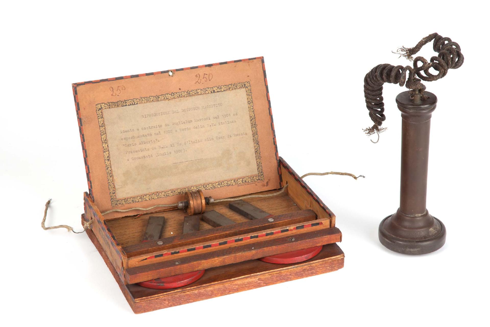 Guglielmo Marconi's magnetic detector, 1932 reconstruction - CC BY-SA Museo Nazionale della Scienza e della Tecnologia Leonardo da Vinci di Milano