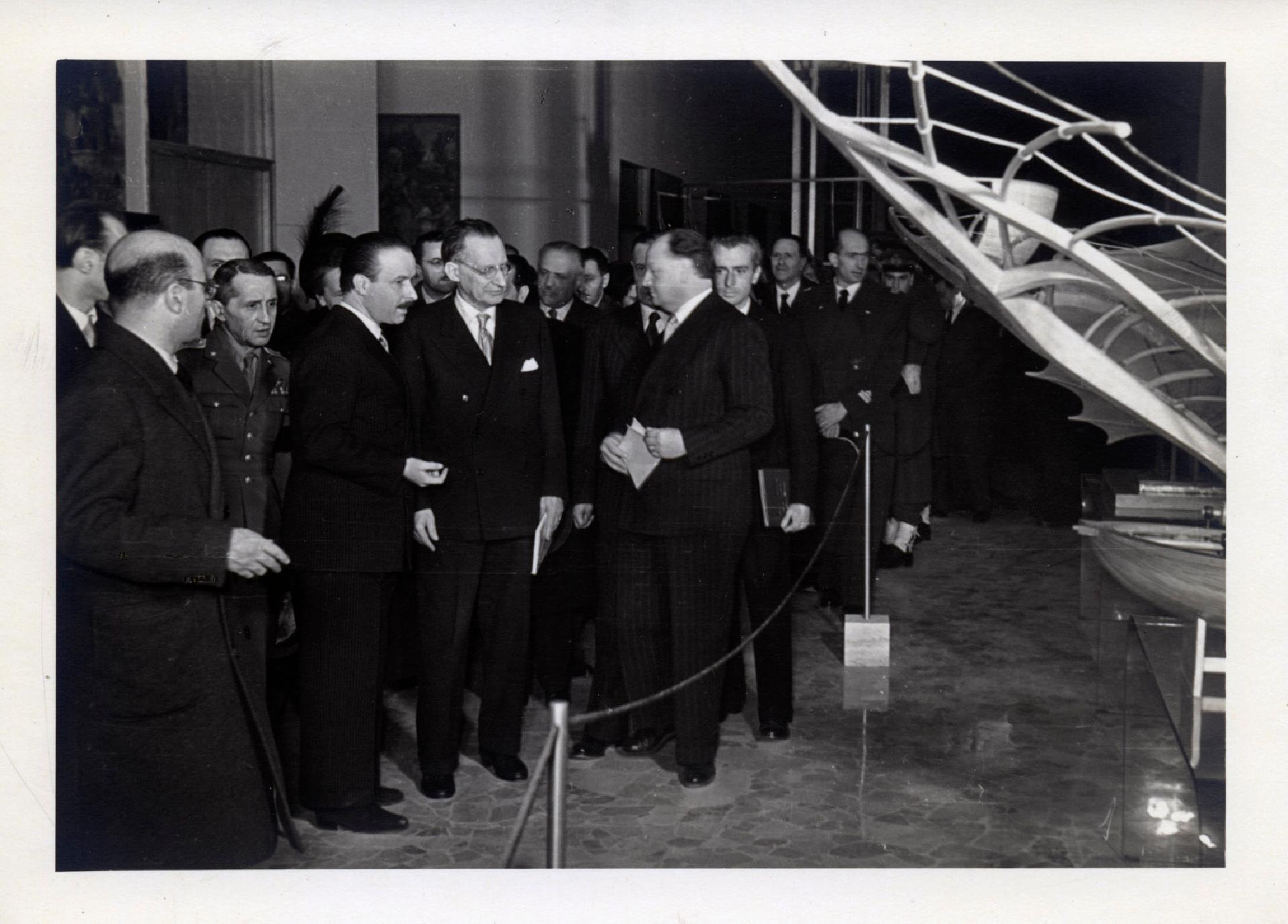 Inauguration of the Museo della Scienza e della Tecnica, Visti to the Leonardo exhibition, february the 15th 1953 - CC BY-SA Museo Nazionale della Scienza e della Tecnologia Leonardo da Vinci di Milano
