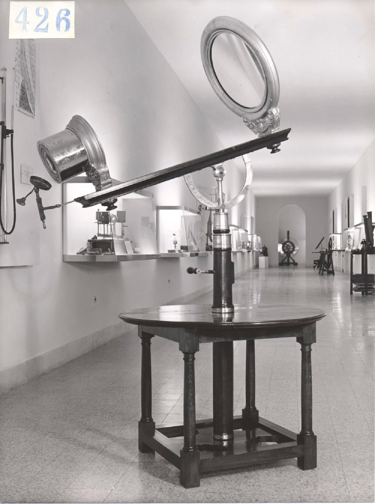 Benedetto Bregans's burning lens - CC BY-SA Museo Nazionale della Scienza e della Tecnologia Leonardo da Vinci di Milano