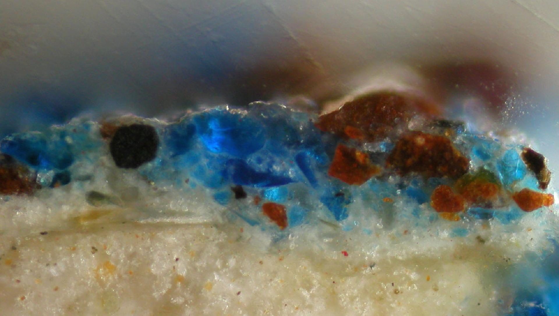 Stratigrafia (con ocra e azzurrite) di un campione prelevato dal blu utilizzato da Masolino per il fondo del porticato nell'episodio del Banchetto di Erode, nel battistero di Castiglione Olona (rif. arch. n. 193/1995-2000) - CC BY-SA Archivio Gallone