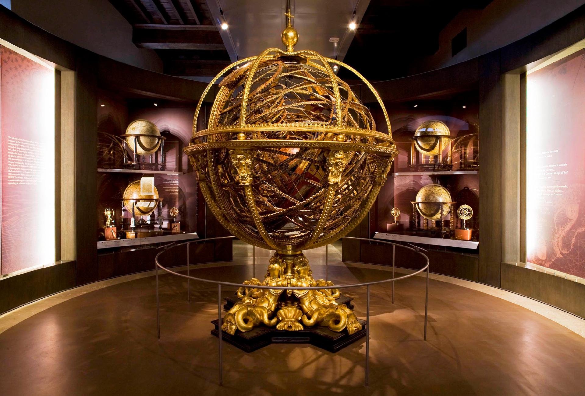 Room III, The Representation of the World. In the middle, the great armillary sphere by Antonio Santucci (1588-1593) - CC BY-SA Museo Galileo