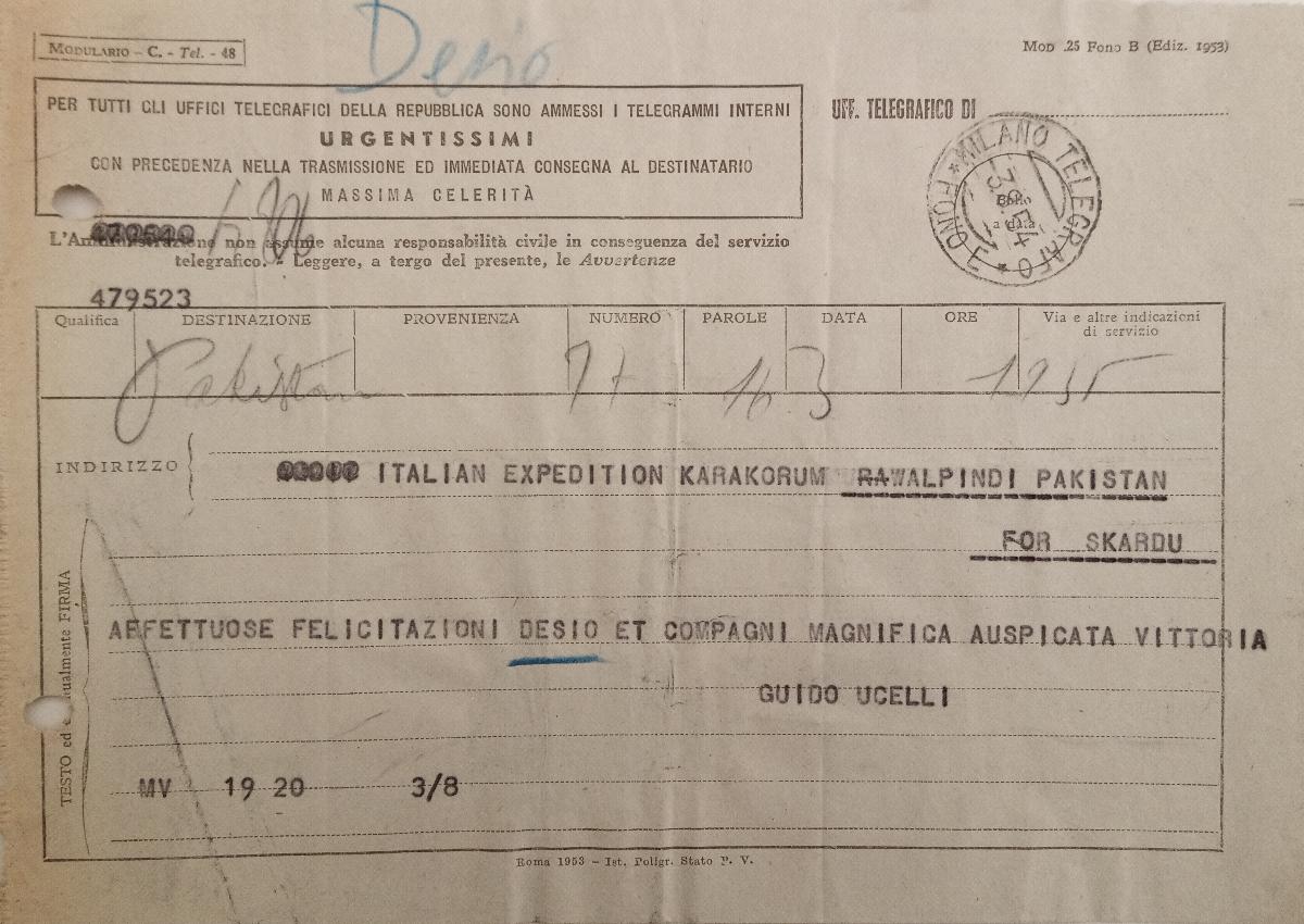 Telegramma di congratulazioni inviato dal presidente del Museo della Scienza e della Tecnica Guido Ucelli ad Ardito Desio per il tramite della &quot;Commissione Esecutiva per la Spedizione Italiana al Karakorum - K2&quot;; 3 agosto 1954 | Archivio del Museo, Corrispondenza II, b. 87 - 